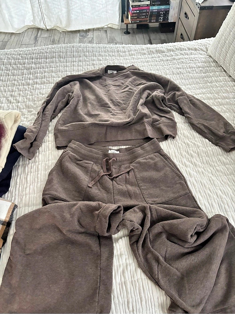 American Eagle Matching Jogger & Sweatshirt Set in Brown Size Medium
